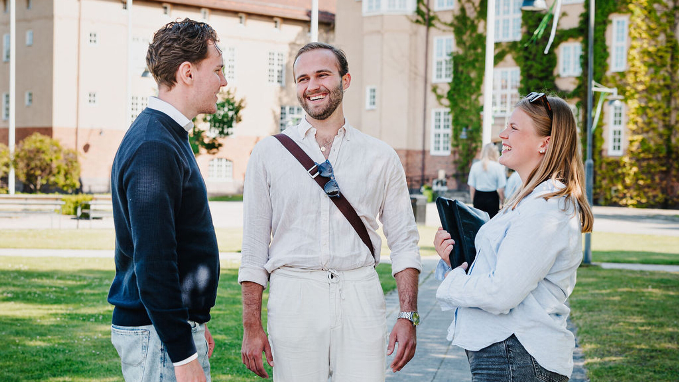 Studenter på campus