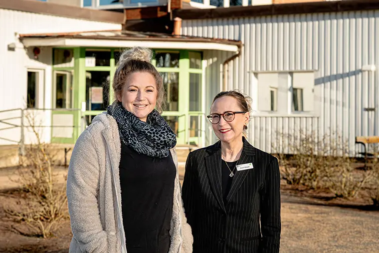 Ilona och hennes rektor Marie.