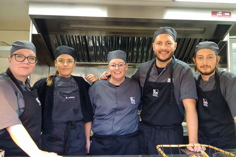 Gänget bakom ”gastro bean chili”, från vänster: Thora Hjartardóttir, Nicole Millward, Emma Andersson, Adam Strömgren och Elias Dissing.