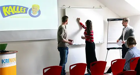 Albin Jonsson, Sophie Westerlund och Johan Jeppson presenterade Kalle, familjens v&auml;n som man aldrig &ouml;verger
