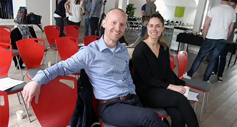 Niklas Grundstr&ouml;m och Helena Molin fr&aring;n Orkla Foods var n&ouml;jda med sin studentgrupp som tog ett strategiskt grepp p&aring; Kalles kaviar.