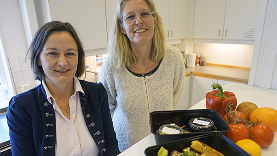 Från lunchlåda till fredagsmys – och mycket frukt och grönsaker däremellan. Viktoria Olsson, Viveca Wallin och deras kollegor hoppas kunna utröna hur kosten från Igelösa påverkar diabetespatienternas munhälsa.