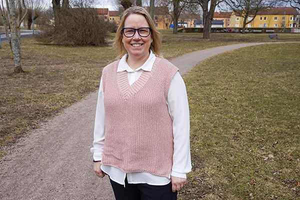 För att förstå utmaningarna inom vård och omsorg behöver vi titta närmare på ledarskapet, menar doktorand Marie Jönsson som arbetar med PERLE-studien.