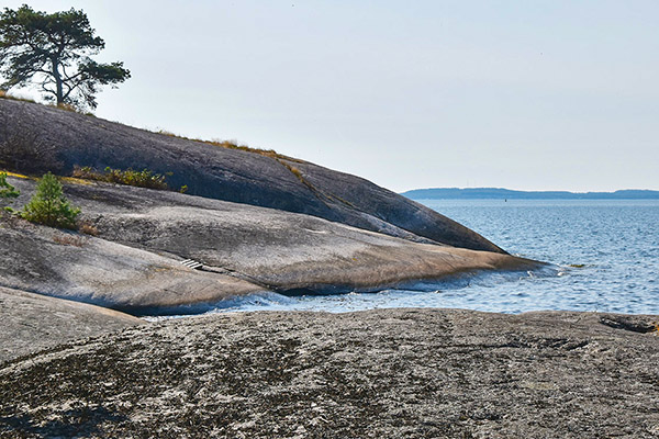 Klippor vid havet.
