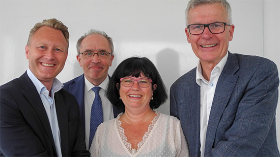 Carl-Johan Robertz (Hälsostaden Ängelholm), regiondirektör Alf Jönsson, Pia Andersson, dekan på Högskolan Kristianstad och Harald Roos (sjukhuschef i Helsingborgs) träffades för överenskommelse om sjuksköterskeutbildning med lokal antagning.