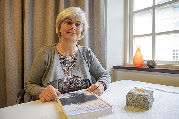 Marina Sjöberg efterlyser en bredare syn inom vården, och en större medvetenhet om att de existentiella aspekterna samspelar med de medicinska.