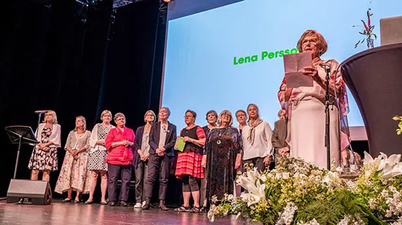 Lena Persson tillsammans med medarbetarna som var med i &ouml;verg&aring;ngen 1998 d&aring; Landstingets h&ouml;gskola integrerades med den statliga h&ouml;gskolan och flyttade till campus i N&auml;sby.