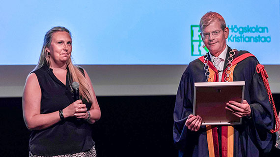 Årets medarbetare, studieadministratör Therése Harrysson, ställer alltid upp för sina kollegor och ger bästa tänkbara stöd och service till våra studenter.
