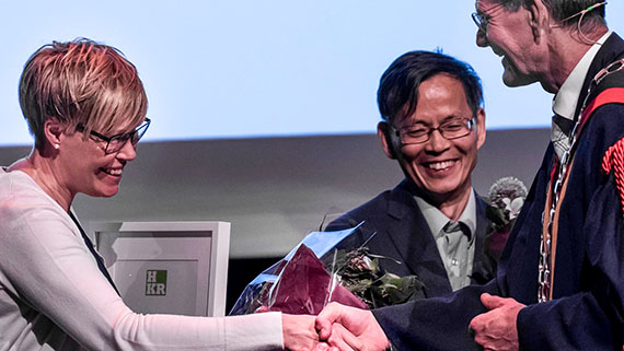 Meriterande lärarna Petra Nilsson Lindström, lektor i folkhälsovetenskap, och Eric Chen, biträdande professor i elektroteknik, tackar för sina utmärkelser.q