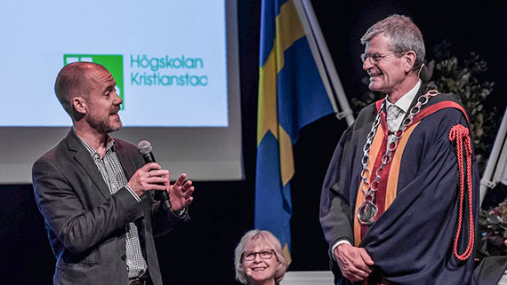 Docent H Thomas R Persson förklarar att sports management inte handlar om att leda ett idrottslag utan snarare om organisationen som helhet.