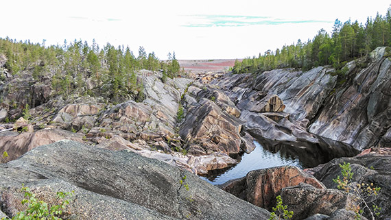 Innan fördämningen störtade Luleälven 107 meter genom en kilometerlång klyfta med en rad forsar och fall, och därav namnet Harsprångsfallet. Foto: Johanna Grönroos