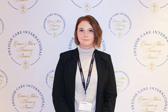 Studenten Maria Larsson får Queen Silvia Nursing Award 2019.