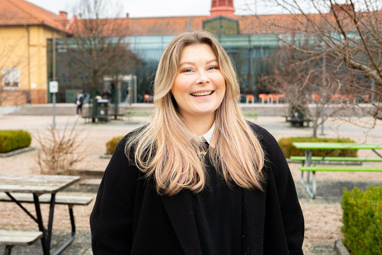 Nelly läser till grundlärare