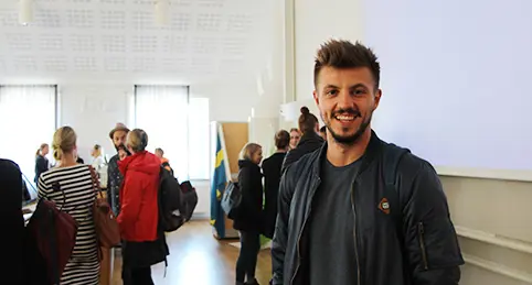 Elvis Hasanaj är glad efter föreläsningen