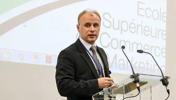 Alexander Kostyuk är inte bara affilierad professor vid HKR. Han har ett stort internationellt nätverk och driver också en framgångsrik förlagsverksamhet hemma i Ukraina.