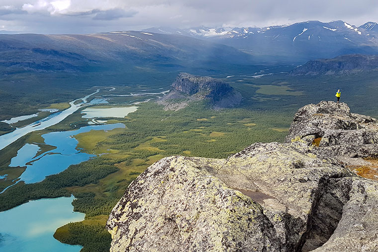 Utsikt över Rapadalen med Sarek i bakgrunden. Foto: Johanna Grönroos