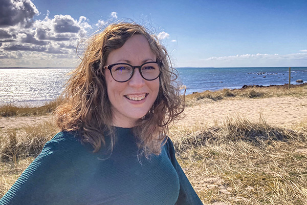 Doktorand Daniella Dinse tycker om att arbeta med hälsofrämjandet frågor och ser fram emot att fördjupa sig i sambandet mellan fysiska aktiviteter och välmående bland våra äldre.