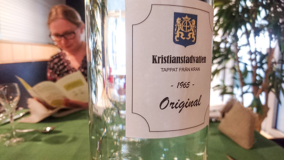 Vanligt vatten kopplade till både Vattenriket och jordens resurser, och är heller aldrig fel till maten.