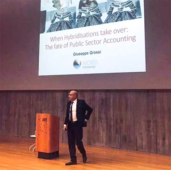 Giuseppe Grossi, professor i företagsekonomi, på APIRA-konferensen i Aukland, Nya Zeeland.