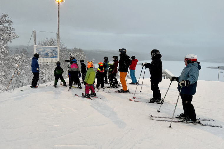 Samer på språk- och skidläger.