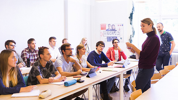 På fredag presenterar studenterna på Ekonomprogrammet sina 62 uppsatser.