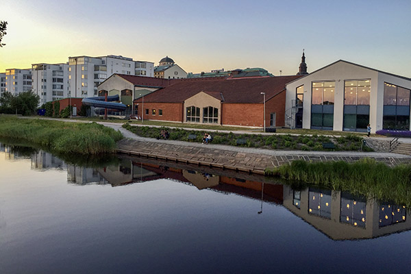 Mätningar i Helge å bredvid badhuset visar att sammanlagt 20 kg av läkemedlen karbamazepin, diklofenak, metoprolol och oxazepam läkemedel flödar in i Vattenriket varje år.