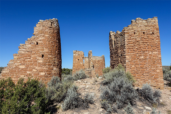 Nationalmonumentet Hovenweep i Utah, med ruinerna av förhistoriska byar från puebloindianernas tid. Ruinerna består av torn och hus med flera våningar, byggda i tegel och sten och övergavs redan på 1200-talet. Foto: Magnus Thelaus