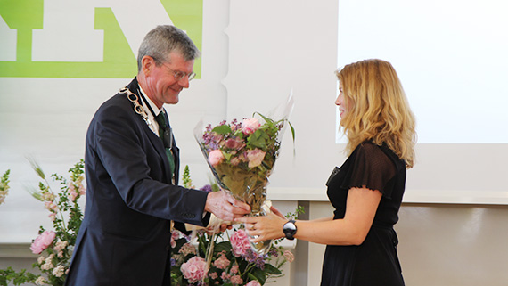 Kristina Juter installeras som professor.