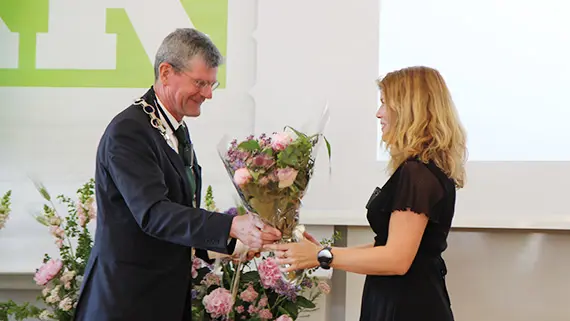 Kristina Juter installeras som professor.
