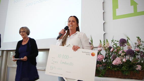 Sara Linderoth fick samverkanspriset student för sitt arbete i mentorsprojektet Näktergalen.