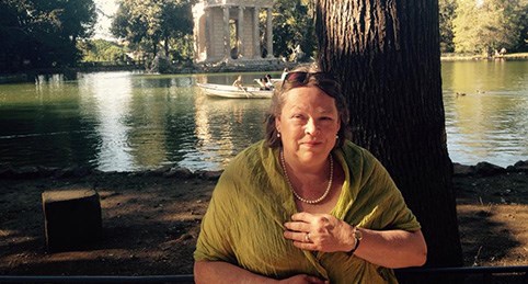 Marie-Louise Rodén, professor i historia vid Högskolan Kristianstad, i Villa Borghese-parken i Rom.