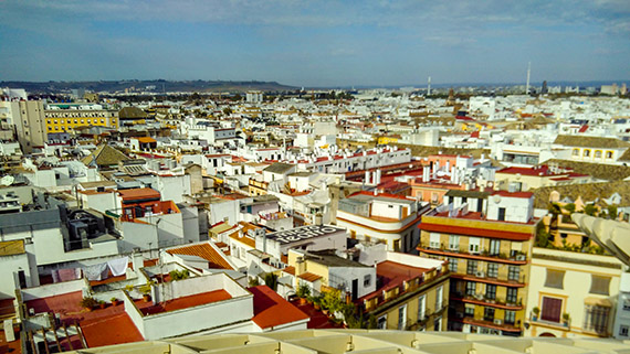 Utsikten från Setas de Sevilla visar hur stor staden är; Spaniens fjärde största stad.