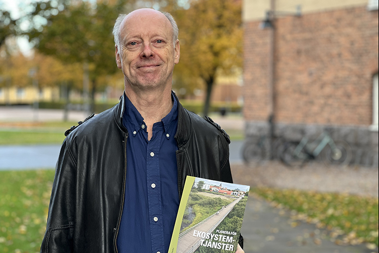 Ingemar Jönsson med ny bok om Ekosystemtjänster.