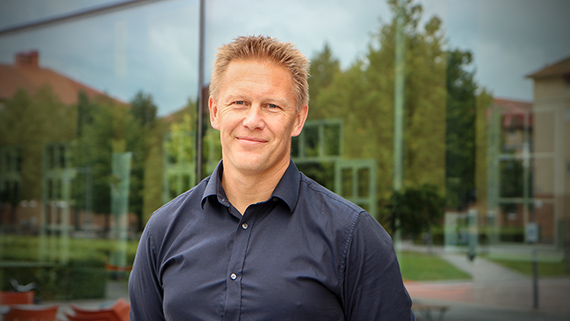 Martin Persson menar att det behövs mer forskning, och framför allt ett bredare samarbete och utbyte av kunskap och idéer om läpp-, käk-, och gomspalt.