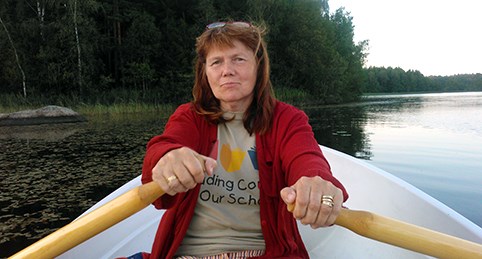 Mary Ingemansson paddlar