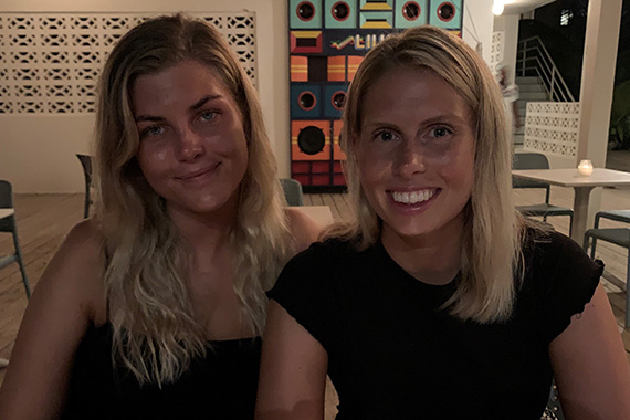 Sjuksköterskestudenterna Nathalie och Lisa
