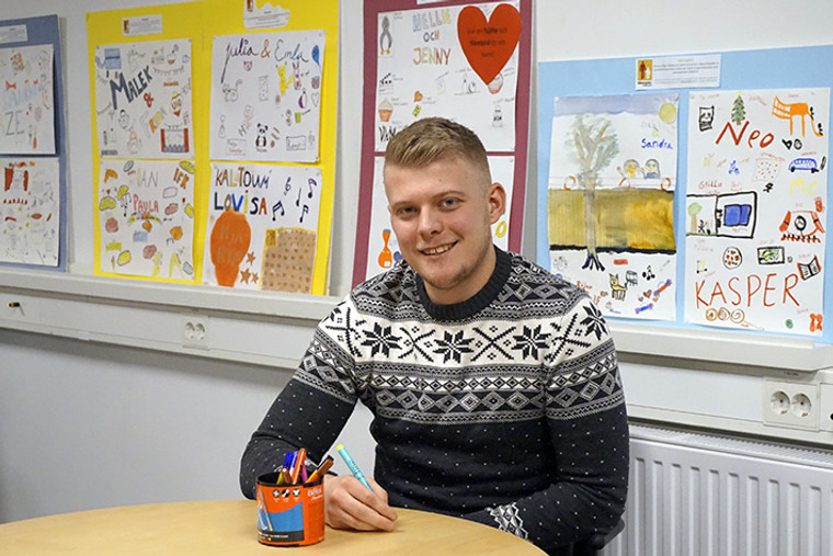 Felix läser till grundlärare.