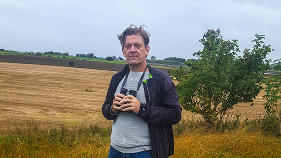 Johan Elmberg berättar att drygt tusen gäss observerades under senaste turen runt Hammarsjön. Inventeringen är en del i det stora gåsprojekt som nu tagit sin början. Foto: Camilla Olsson