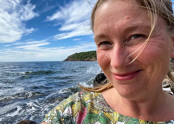 Tide Garnow, universitetsadjunkt i omv&aring;rdnad med inriktning mot psykiatri, blir nu H&ouml;gskolan Kristianstads f&ouml;rsta doktorand i helt egen regi d&aring; hon ska forska p&aring; existentiell ensamhet och ledsenhet hos ungdomar.