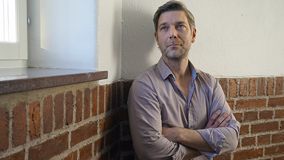– Vi vill alla väl, men hittills har etableringssystemet inte levererat det vi behöver för att alla ska komma in i samhället. Det hoppas vi kunna hjälpa till med, säger Ulf Ericsson, docent i arbetsvetenskap.