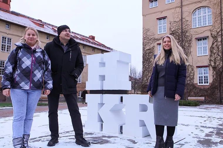 Lina, Giuseppe och Yulia.