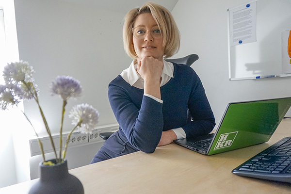 Sara Björklund vill utforska mötet mellan ambulanspersonal och personer ur utsatta grupper. Hon har en förförståelse för ämnet, både som ambulanssjuksköterska och som anhörig.