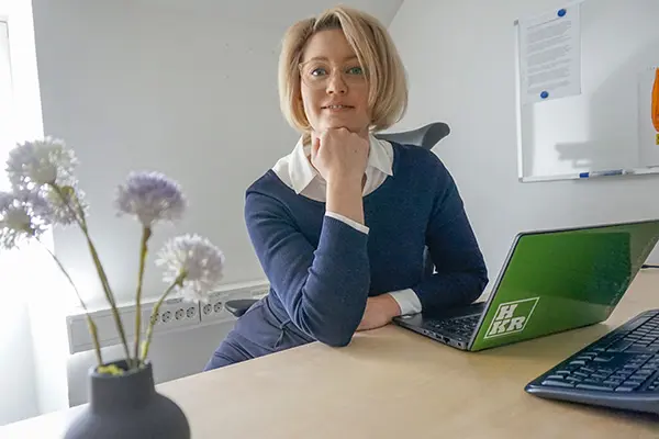 Sara Björklund vill utforska mötet mellan ambulanspersonal och personer ur utsatta grupper. Hon har en förförståelse för ämnet, både som ambulanssjuksköterska och som anhörig.
