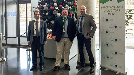 Marrku Pottonen (Principal Auditor, Investmment for Cohesion, Growth and Inclusion, ECA), Alfonso de la Fuente Garrigosa (Head of the Secretariat-General, ECA) och Giuseppe Grossi, professor i företagsekonomi med inriktning offentlig styrning.