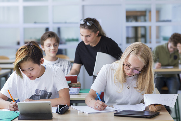 Elever i ett klassrum.