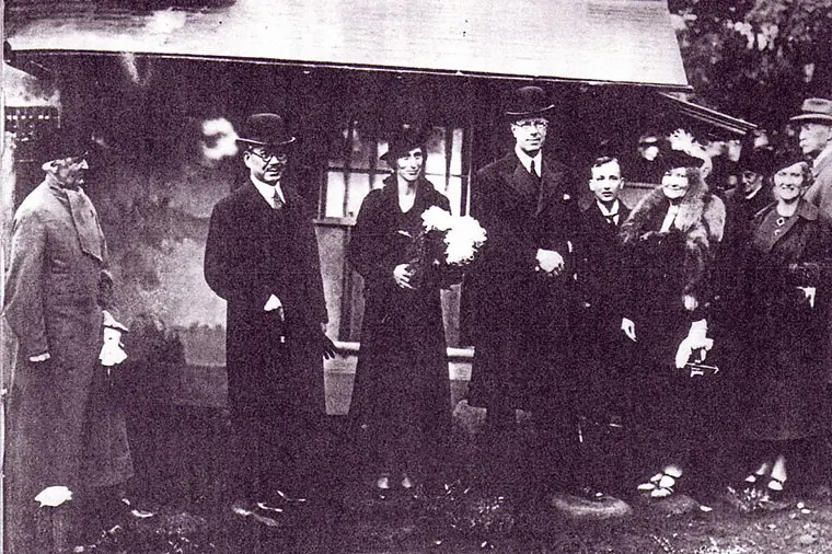Kronprins Gustav Adolf inviger det japanska tehuset i Stockholm 1935.