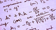 Bild på matematiska formler på lila bakgrund