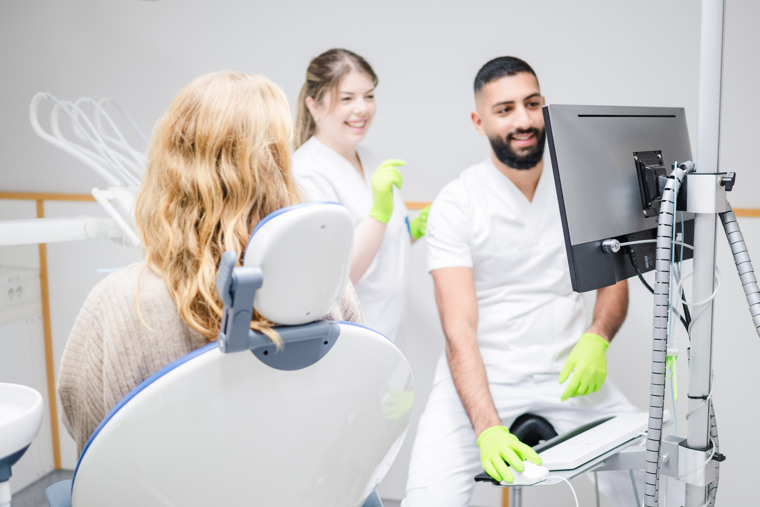 Dental hygienist students with a patient