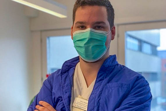 Mario, BMA-student med munskydd.