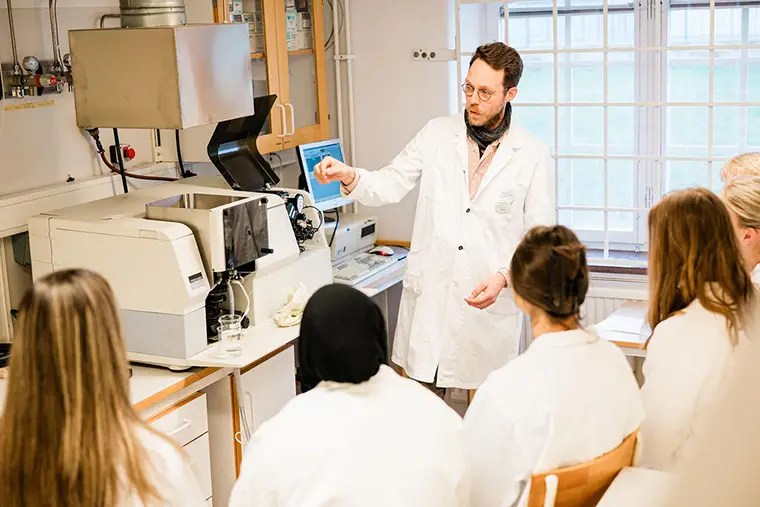 Undervisning i laboratorie.